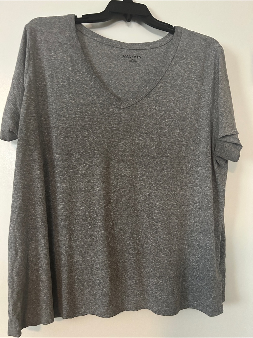 Ava & Viv Heather Gray V-Neck Short Sleeve Tee